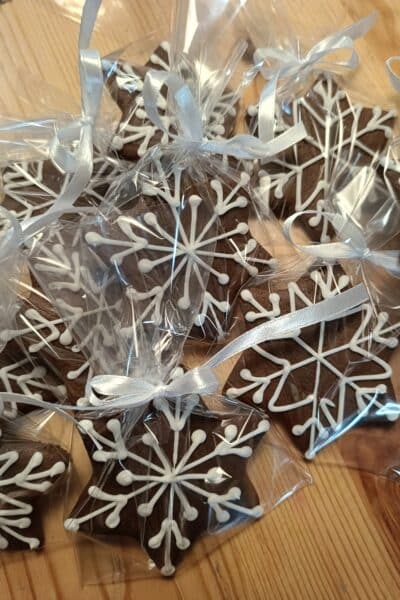 PIERNICZEK ŚWIĄTECZNY ŚNIEŻYNKA LUKROWANA